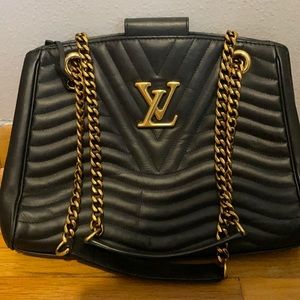 Louis Vuitton wave chain bag